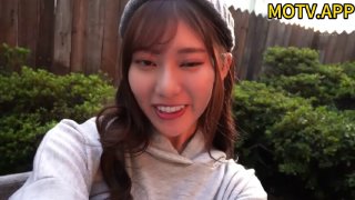 八哥学舌跟女同事在会议室